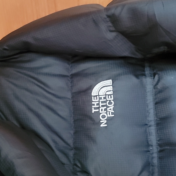 The North Face Puffer Coat - Picture 3 of 9